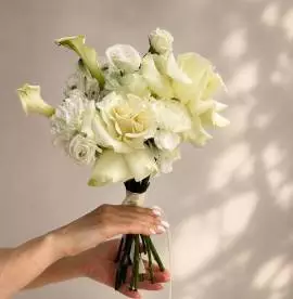 Флорист в Ella Flowers