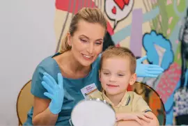 Стоматолог в детской стоматологии Artibeaute KIDS