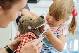 Стоматолог в стоматологической клинике MED Гарант